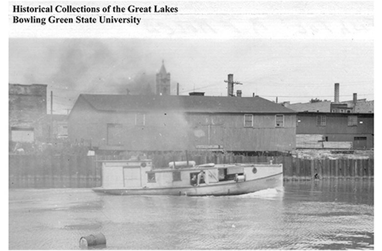 Image of R.E. HELEN traveling down river