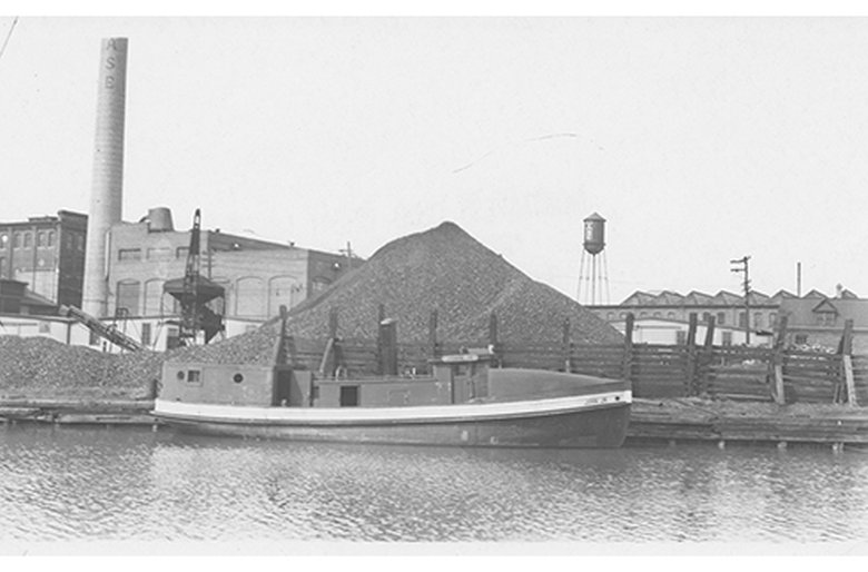 Image of JOHN JR. docked in river