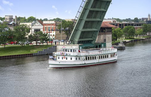 CHICAGO'S EMERALD LADY